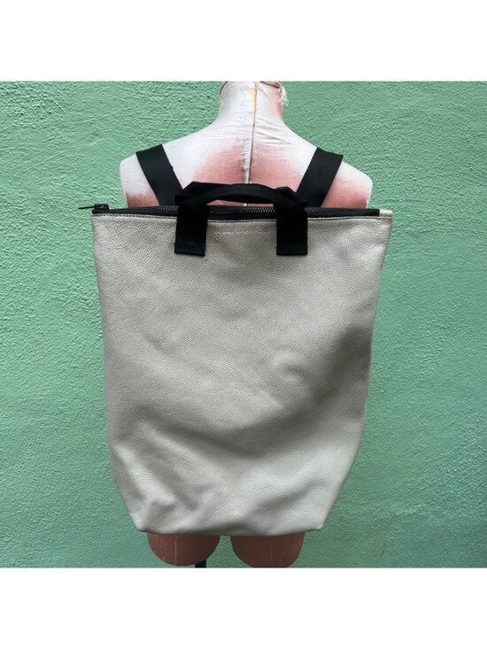 Ampersand As Apostrophe Textured Leather Unisex Backpack-Tote Taupe Gray main image 15